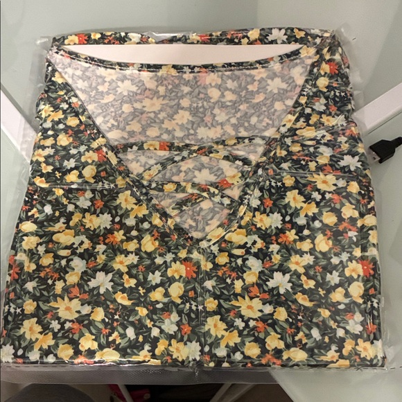 Women’s summer loose fit sleeveless top - Picture 3 of 3